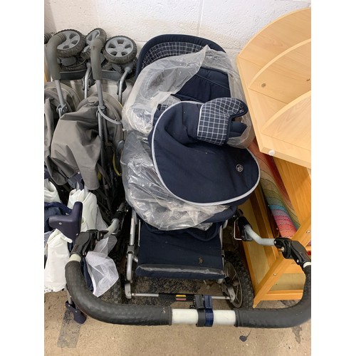 2296 - Kato twin buggy, Bertini pram/pushchair and combo carry cot with boxed stair gate plus portable trav... 