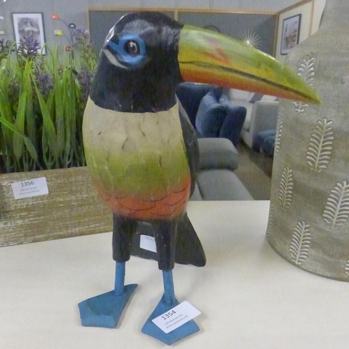 1332 - A wooden decorative toucan, H 21cms (COLL0912)   #