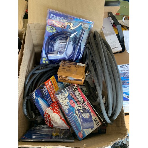 2006 - Box of approx. 50 assorted tools & returned items - MM4333 - sold as scrap * this lot is subject to ... 