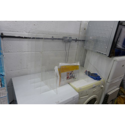 2069 - 4 Perspex screens with plastic wall poster holders
