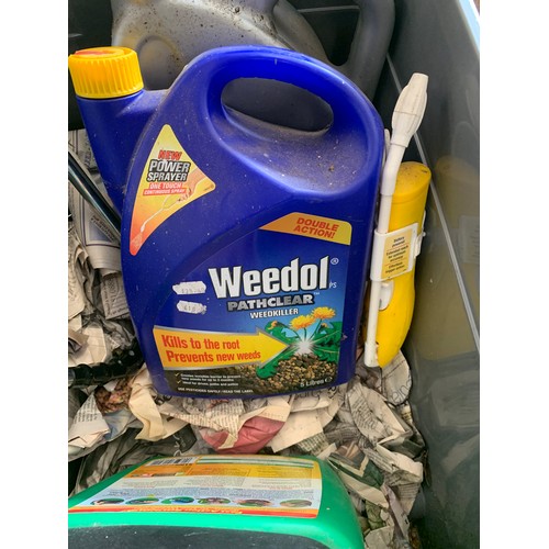 2116 - Two Hozelock garden sprayers, unused, wire netting, 4ft x 4ft tarpaulin, Round Up weed killer, scree... 