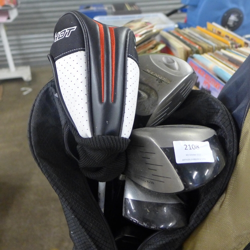 2108 - Golf bag & approx 30 mixed clubs includes Calloway 3W club Pro Series X Hot