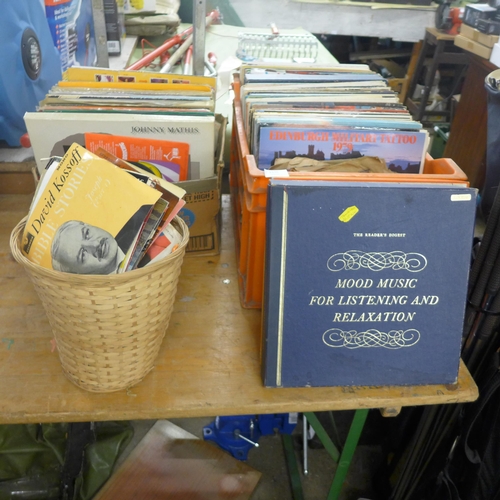 2138 - Approx 200 LP's and singles mostly 1960's and easy listening