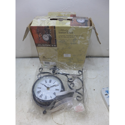 2154 - Adorn metal station clock in box