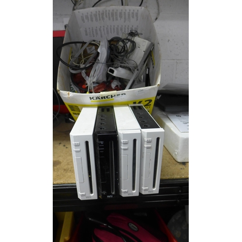 2160 - Wii consoles with accessories