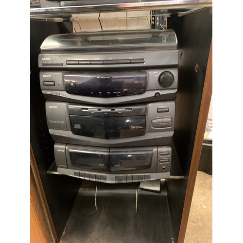 2194 - Sanyo hi-fi system in cabinet with pair of speakers