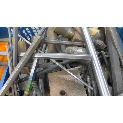 2098 - Tray of scrap metal, mainly high carbon steel with some stainless steel