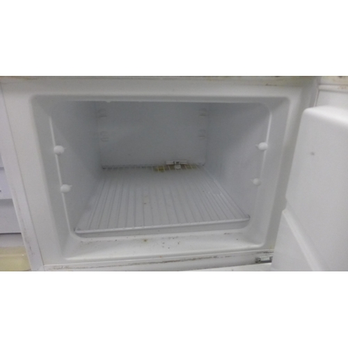 2226 - Zanussi 4ft tall 70:30 fridge freezer