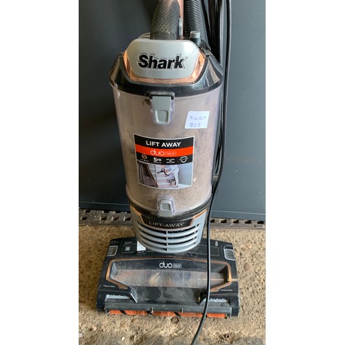 2227 - A Shark Lift Away Duo Clean upright vacuum cleaner