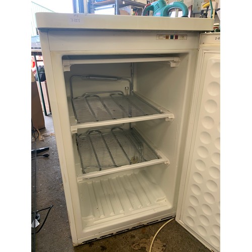 2228 - Bosch Classixx under counter freezer