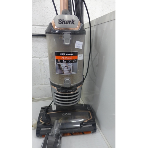 2227 - A Shark Lift Away Duo Clean upright vacuum cleaner