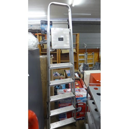 2247 - A six-rung aluminium step ladder