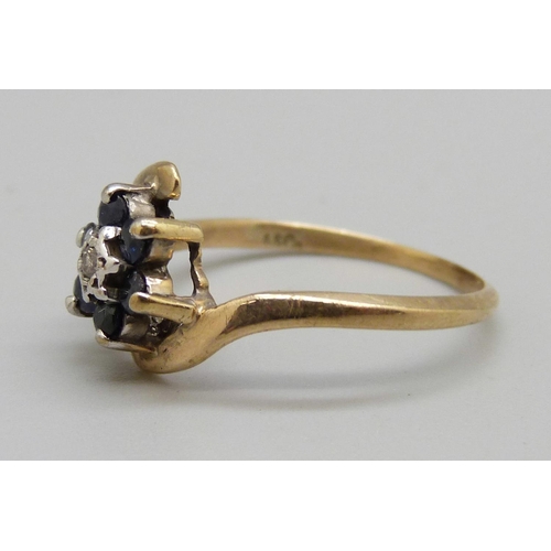 1007 - A 9ct gold, sapphire and diamond cluster ring, 1.9g, P