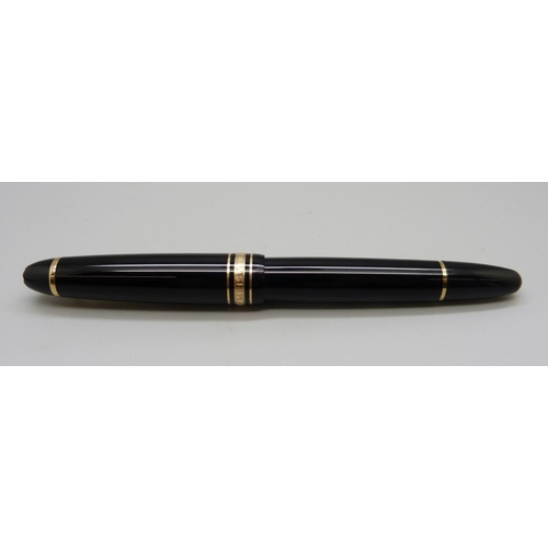 1011 - A Mont Blanc Meisterstuck fountain pen with 14k gold nib, CX1130965, a Sheaffer fountain pen and a P... 