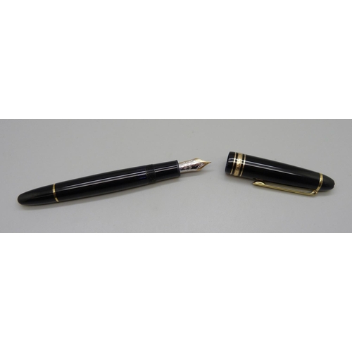 1011 - A Mont Blanc Meisterstuck fountain pen with 14k gold nib, CX1130965, a Sheaffer fountain pen and a P... 