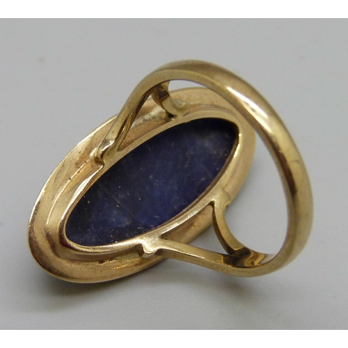 1017 - A 9ct gold and lapis lazuli set ring, 5.8g, M