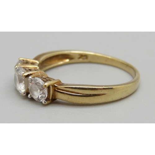 1018 - A 9ct gold, three stone cubic zirconia ring, 2.8g, O