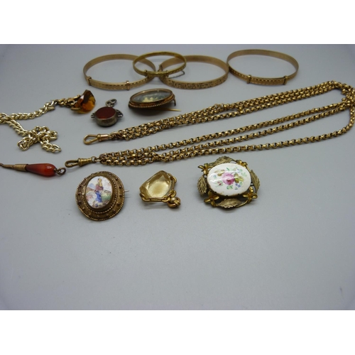 1055 - Vintage jewellery including rolled gold and a silver swivel fob