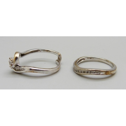 1061 - A 9ct gold and diamond twin interlinking ring, 4.3g, K, wedding and engagement ring combination