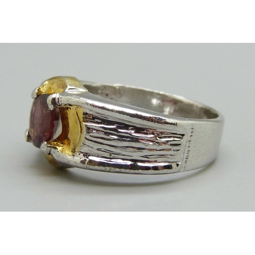 1068 - A plated ring with red stone, W