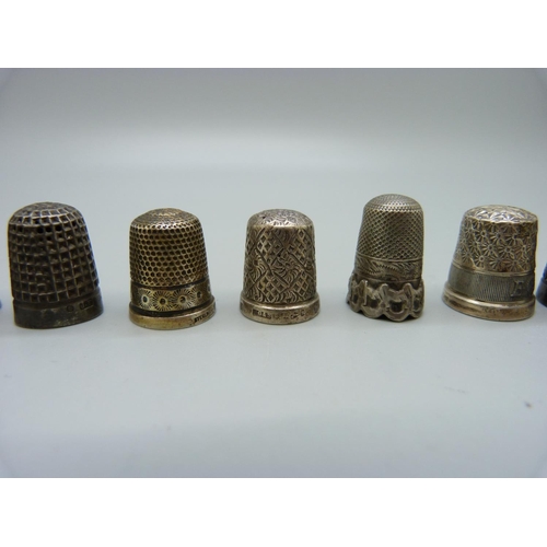 1086 - Nine silver thimbles, six a/f