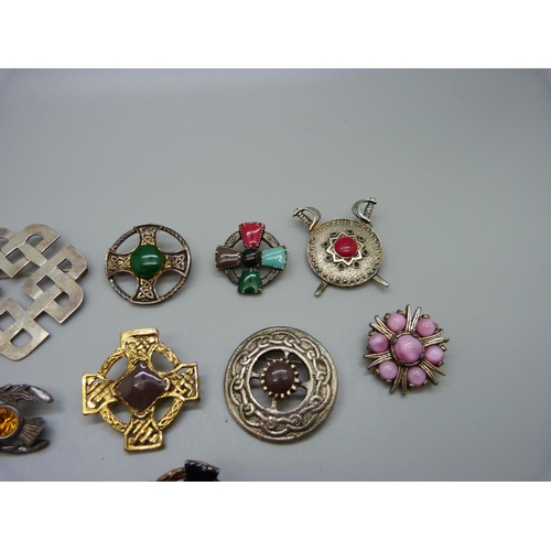 1088 - Celtic style brooches