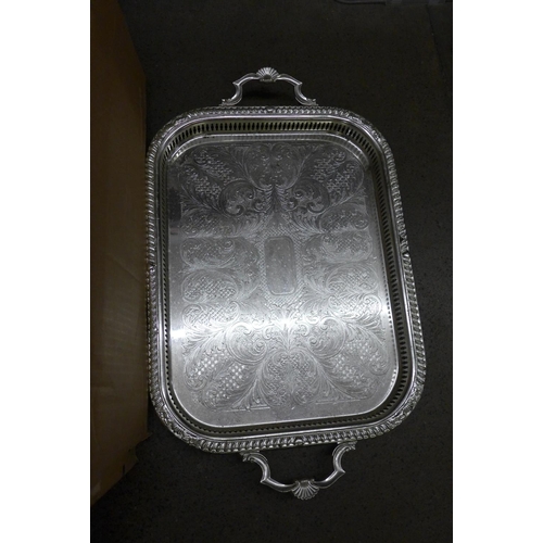 1135 - Plated trays, mixing bowls, glassware, plates, etc. **PLEASE NOTE THIS LOT IS NOT ELIGIBLE FOR POSTI... 