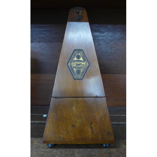 626 - A French Maelzel metronome, registered mark 481-175