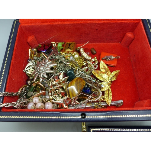 630 - A box of costume jewellery