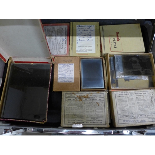 653 - A large quantity of early 20th Century glass negatives in a briefcase