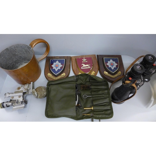 661 - A pair of military Rosi binoculars, an SA80 cleaning kit, a Vickers mk1 tank clinometer sight and th... 