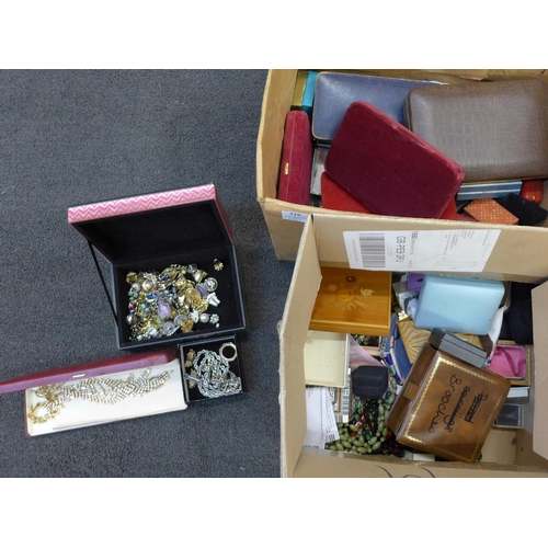 719 - Costume jewellery and jewellery boxes
