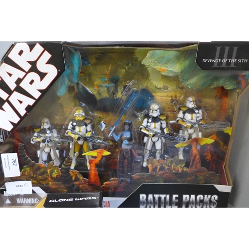 767 - Three Star Wars Battle Packs; Betrayal On Felucia, Arc 170 Elite Squad and Commemorative Tin Collect... 