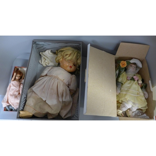 780 - A collection of dolls including antique and miniature