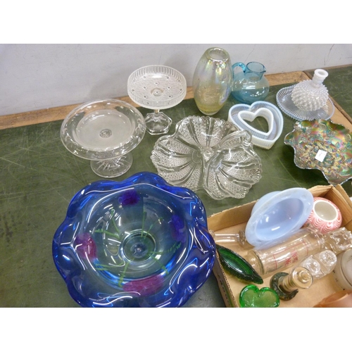 785 - A large collection of glass including coloured (23)