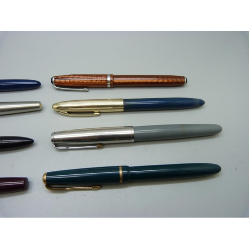 855 - Five fountain pens with 14ct gold nibs, three Parker, one Sheaffer and one Blackbird, and three othe... 