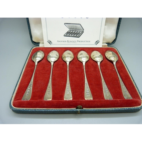 878 - A set of six silver spoons, British Hall Marks, 1935 Jubilee, cased with certificate, 95g