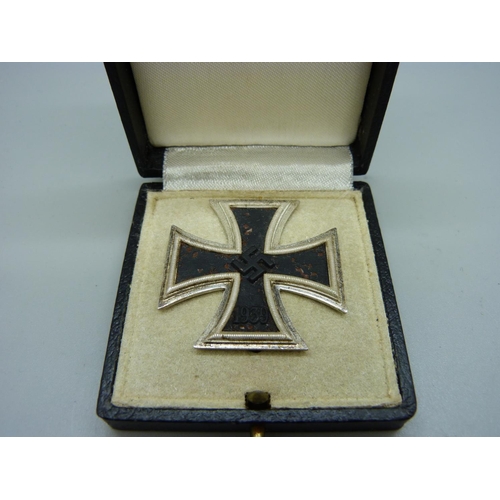 890 - A WWII German Iron Cross 1st class with box