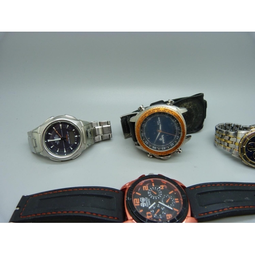 896 - A collection of wristwatches