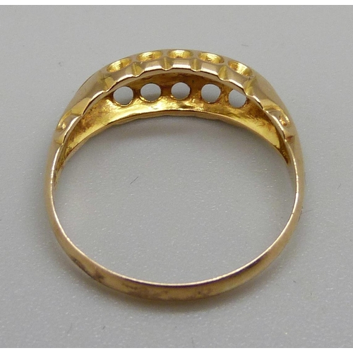 943 - An Edward VII 18ct gold and five stone diamond ring, Birmingham 1906, 2g, K