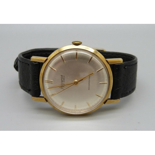 945 - A 9ct gold Accurist wristwatch, with box