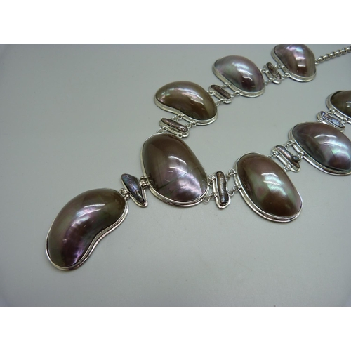 960 - A large costume necklace set with Keshi pearl and shell