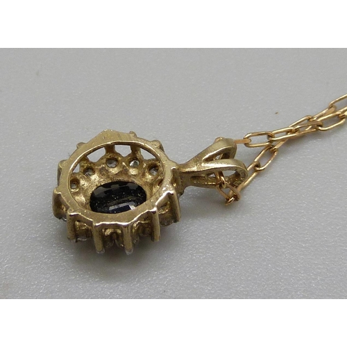 984 - A 9ct gold cluster pendant and chain, 2.5g