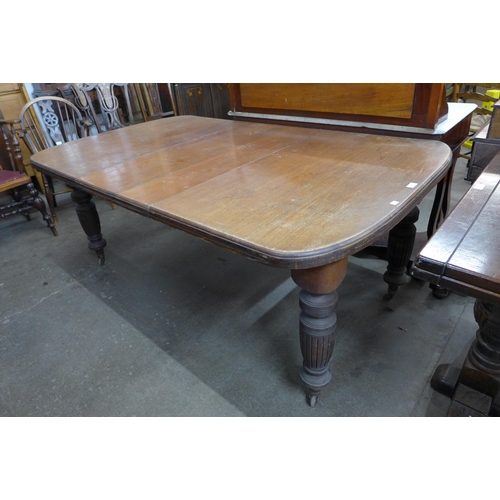 133 - A Victorian mahogany extending dining table