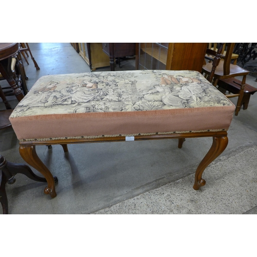 141 - An early 20th Century walnut window seat with Brussels style tapestry upholstered seat