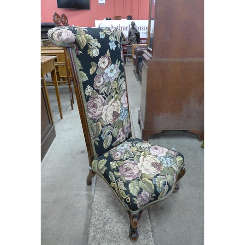 145 - A Victorian mahogany and floral fabric upholstered prie dieu