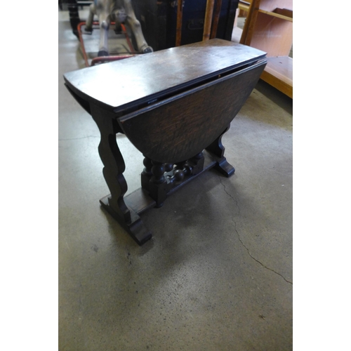 241 - A small 17th Century style oak gateleg occasional table