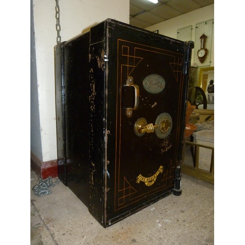 262 - A Victorian cast iron T Withers & Sons Ltd., Wolverhampton safe, with key, 68cms h, 47cms w, 48cms d