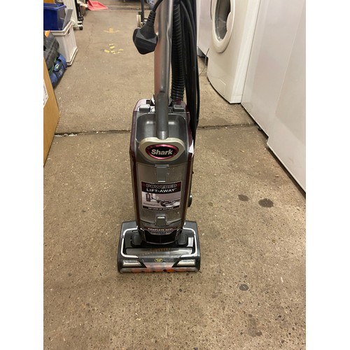 2230a - Shark Lift-Away upright vacuum cleaner with tools - W