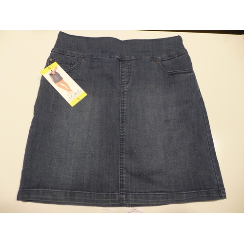 3143 - Women's S.C. & Co. small denim skirts * this lot is subject to VAT